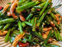 韭菜苔炒猪耳-半山腰·云南菜(侨福芳草地店)