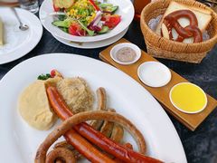 巴伐利亚什锦香肠盘配酸菜土豆泥-巴伐利亚啤酒坊(意式风情街店)