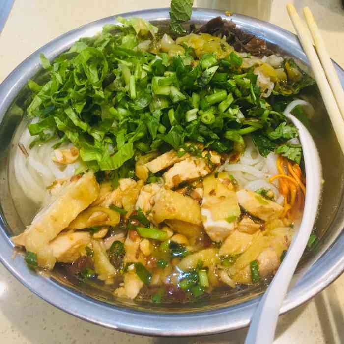 个人是很喜欢鸡肉粉的,也在龙州吃过很多次,所以自认为对龙州风味的