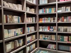 -钟书阁(松江泰晤士小镇店)