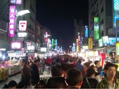 -六合夜市