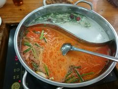 -苗伯妈酸汤火锅