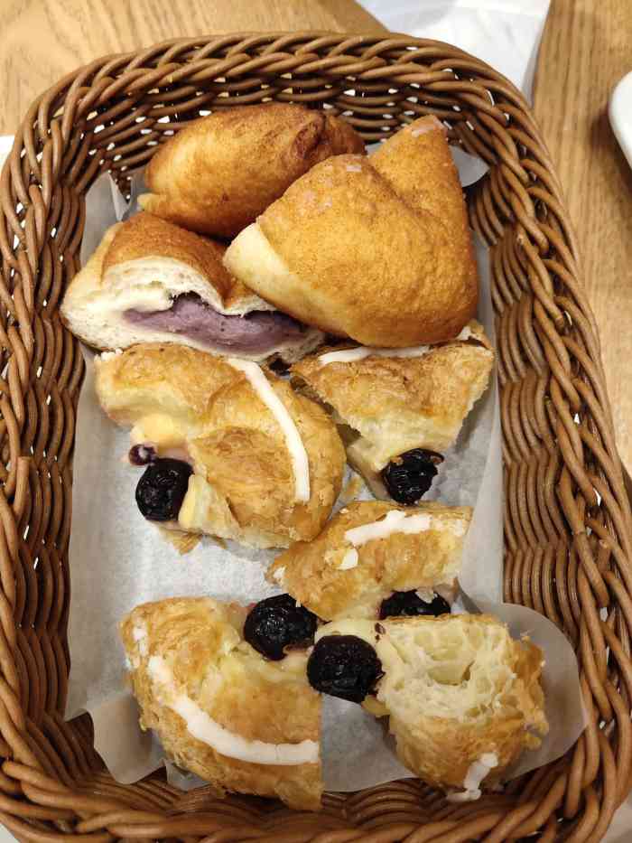 little mermaid(百方广场店)-"停车场一出来就看到这家面包店 很香的