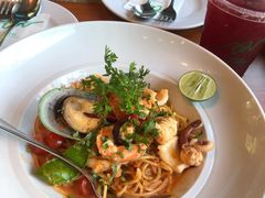 -Chom Cafe and Restaurant