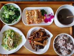 -卓玥国际月子会所(罗山路店)