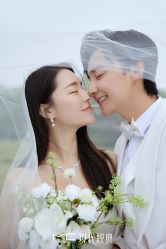 -现代经典婚纱摄影