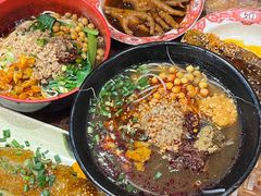 -爆炸头阿姨小四川正宗川味小吃(无任何分店)