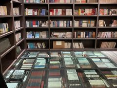 -钟书阁(松江泰晤士小镇店)