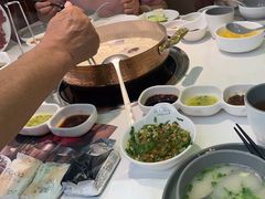 -洪氏嗨捞·广东猪肚鸡·椰子鸡火锅(西咸万象城店)