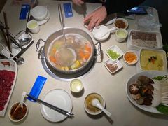 吊龙-左庭右院鲜牛肉火锅(浦江欢乐颂店)