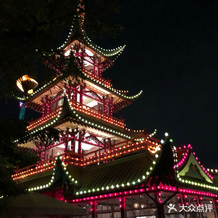趣伏里公园：世界上最古老的游乐园之一