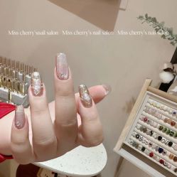 -花系美·美甲美睫精品店