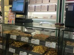 面包甜点陈列柜-上海哈尔滨食品厂(淮海中路店)