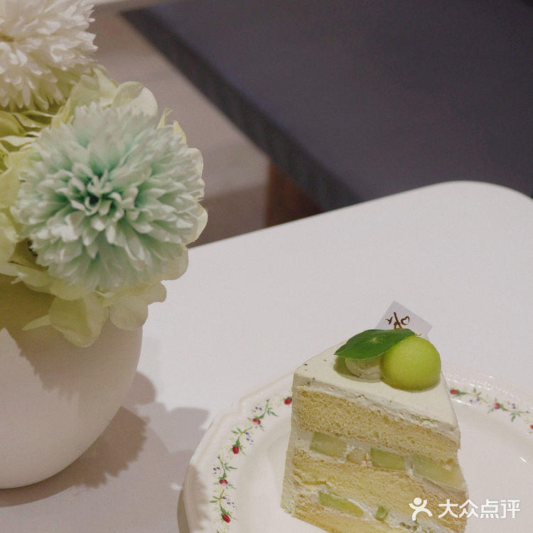 无锡市中心马路边的甜品店，很有feel