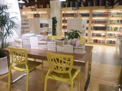 -新华里咖啡书吧(新华书店小寨店)