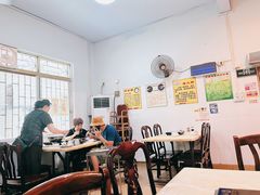 大堂-华哥新鲜猪精品美食