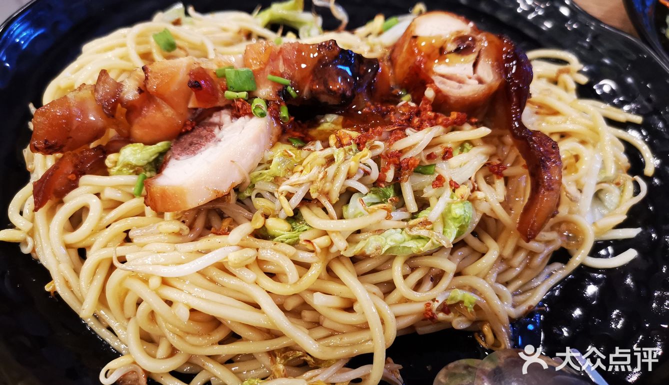 美食广场好多好多好吃的