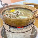 实实在在的西北羊肋排，份量足，羊肉炖的软嫩鲜香没有膻味