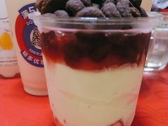 草莓配红丝绒蛋糕-DQ·蛋糕·冰淇淋(川沙东海岸店)