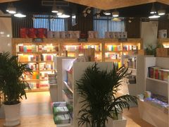 -新华里咖啡书吧(新华书店小寨店)