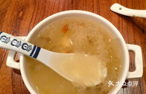 Rock Sugar Silver Ear Fungus and Pear Soup