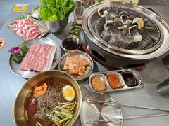 -围炉肉舍•炭烤活鳗•丹东海鲜烤肉(步行街店)