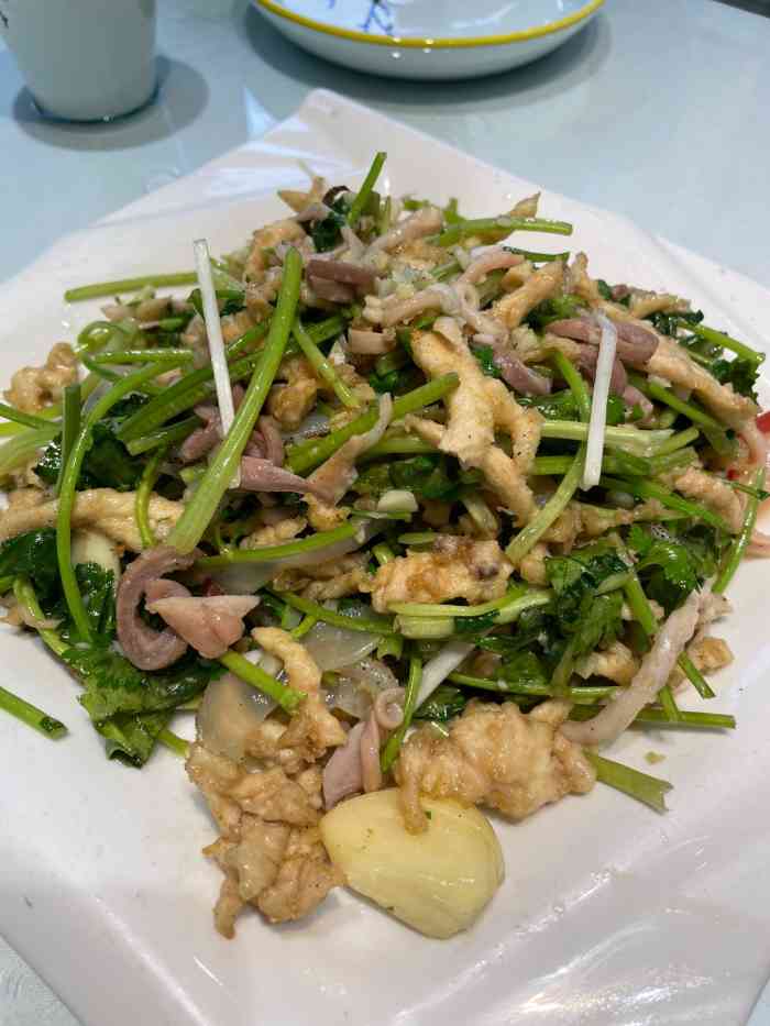 路过到饭点 进去吃点家常菜 一楼看着座位不多 但是 都是很舒适的沙发