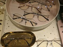 -宏宇眼镜蔡司依视路折扣店(兆佳眼镜城店)