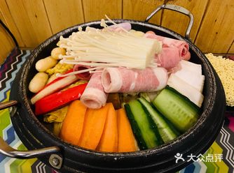 带羲小姐去吃食·第十一章·年糕火锅