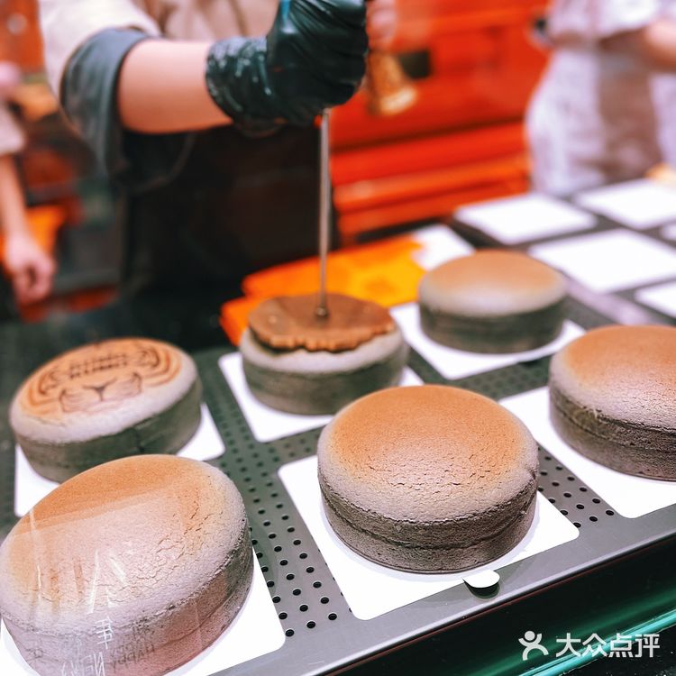 终于吃上了,Kumo kumo虎年黑芝麻麻薯芝士蛋糕好吃的!