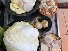 -洞庭洲·防空洞火锅·烧烤·铜锅涮肉(新百广场店)