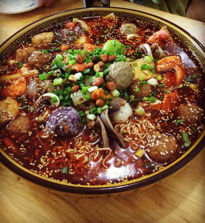 川味麻辣烫冒菜-"东西挺丰富的,可以的,环境也挺好的.