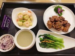 -爱陪伴尊享月子中心(国际店)
