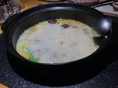 -洪氏嗨捞·广东猪肚鸡·椰子鸡火锅(西咸万象城店)