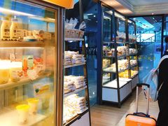 面包甜点陈列柜-一鸣真鲜奶吧(温州南站店)
