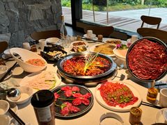 -茅草房·河畔园林火锅