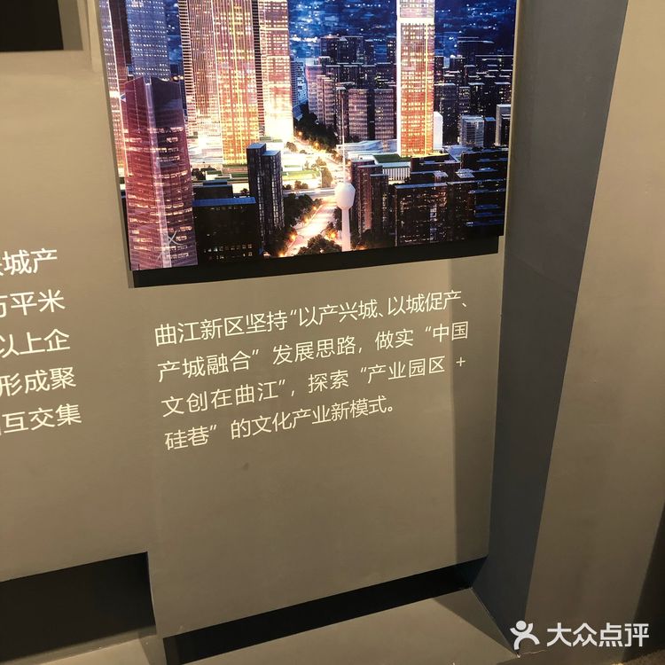 最近一楼正在举办曲江25年展览