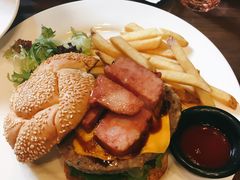 火焰厚切培根牛肉堡-拉亚汉堡经典餐厅(商城路店)