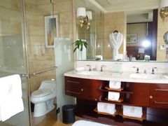 行政套房浴室-深圳星河丽思卡尔顿酒店