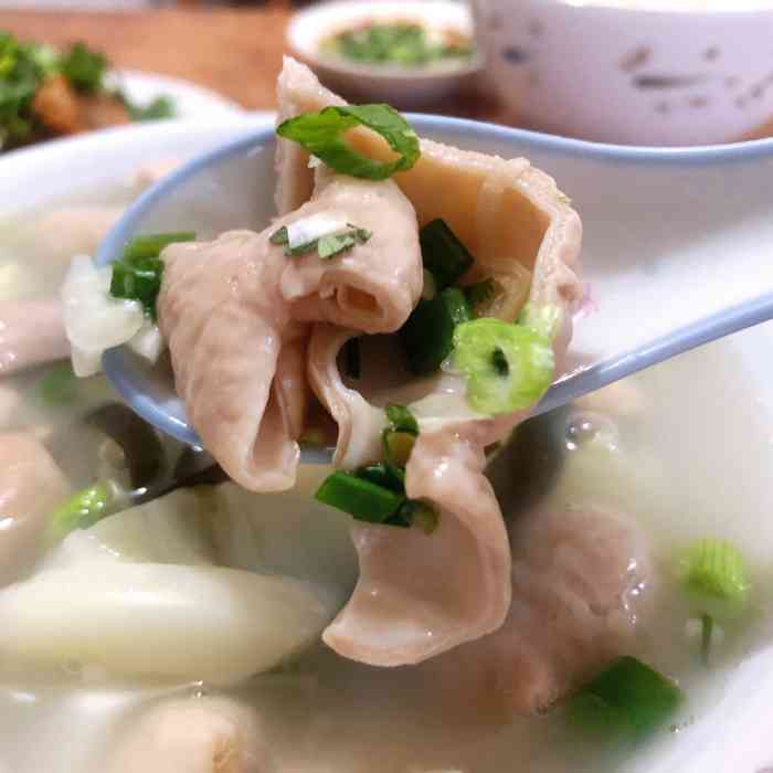 洪哥肥肠汤-"一家老店,很多年了,味道很地道,大家慢慢.