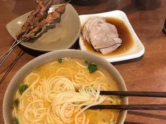 -亮亮面馆(经六路店)