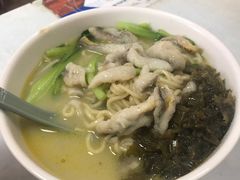 小胃口黄鱼面-明呈黄鱼面馆(斜土路店)