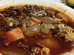 精品毛血旺-东口码头·烧鸽子·鱼头泡饼·地方菜(金鹰悦城店)