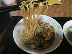 -松树干拌面店