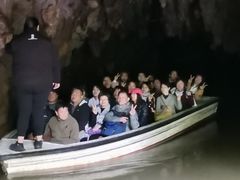 -怀托摩萤火虫洞