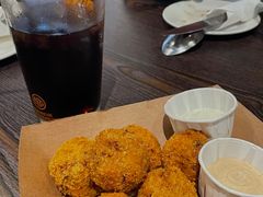 炸手撕猪肉球-瑞食酒馆 La Taverne Suisse