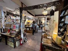 -邊城書店