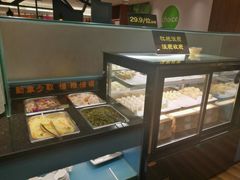 面包甜点陈列柜-小鱼小牛·鱼牛干锅·脆鱼火锅(世欧广场店)