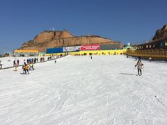 -采薇庄园四季滑雪场