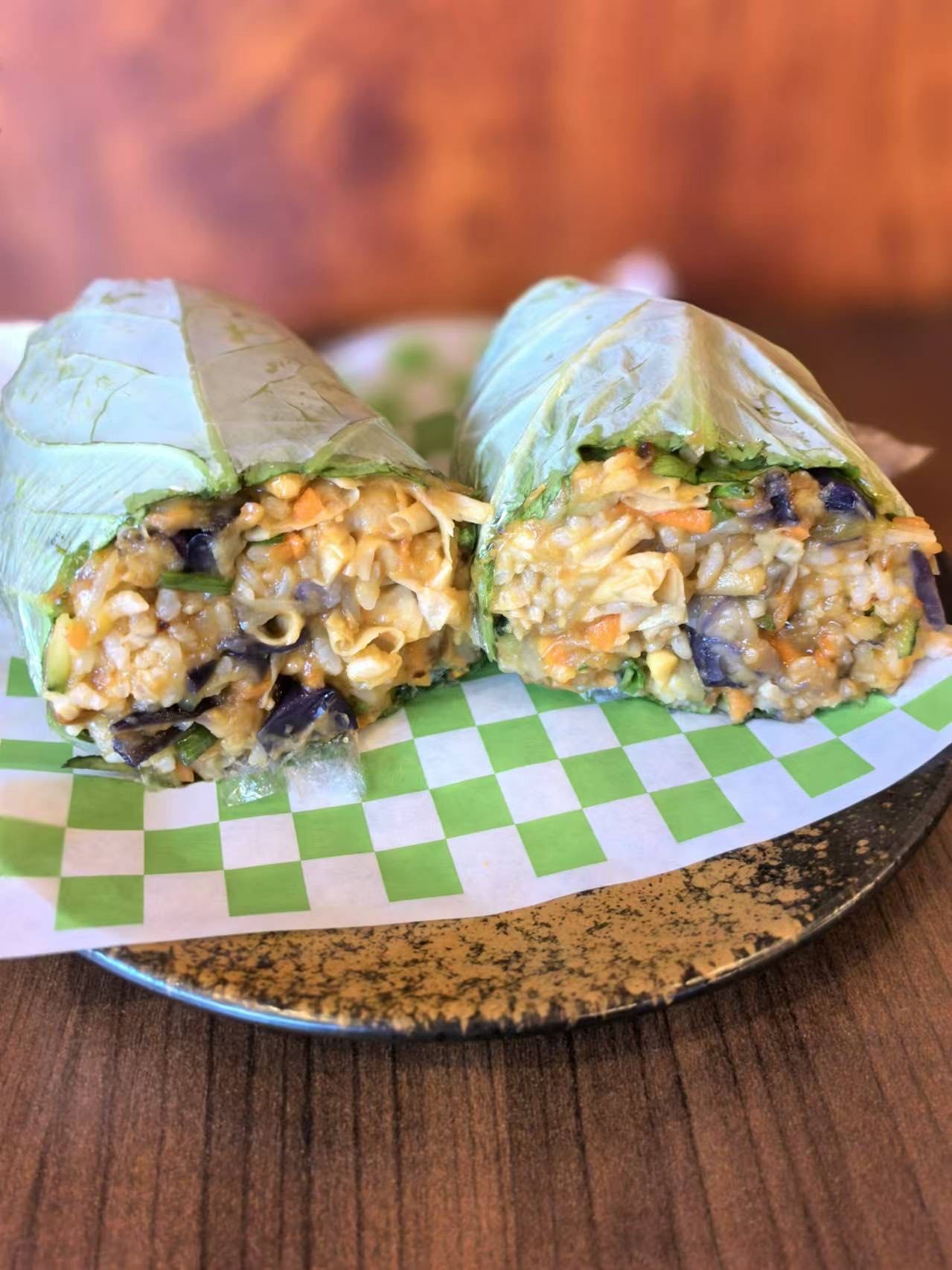 石鼓路奔水冬粉鸭附近这家菜包饭